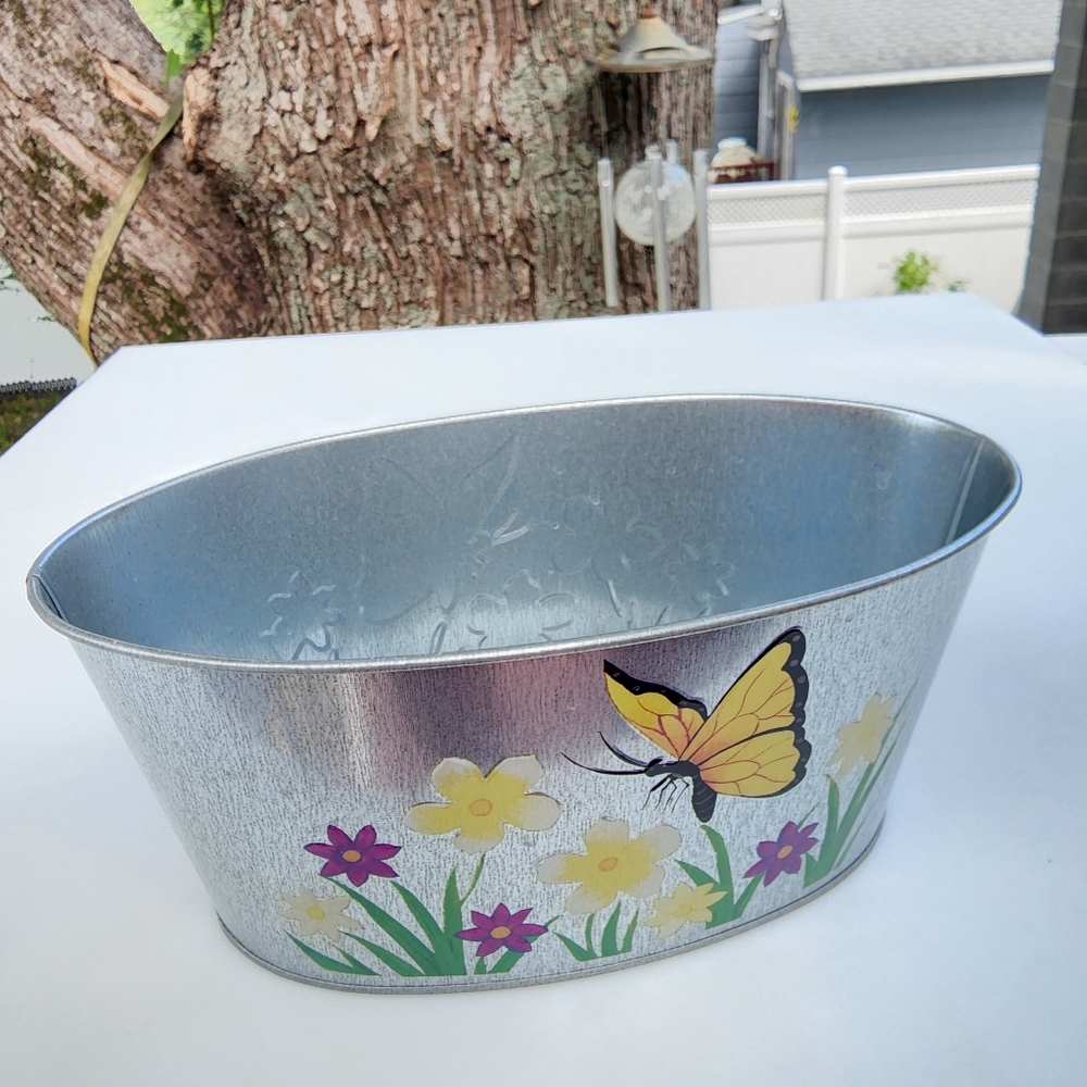 Galvanized Metal Oval Shaped Planter‎ Embossed Design